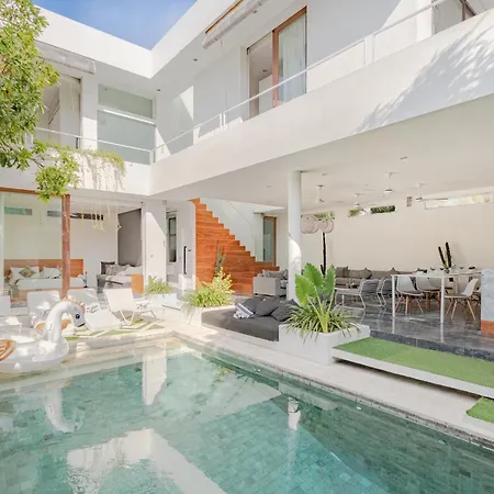 Modern 3 Bedroom Villa!